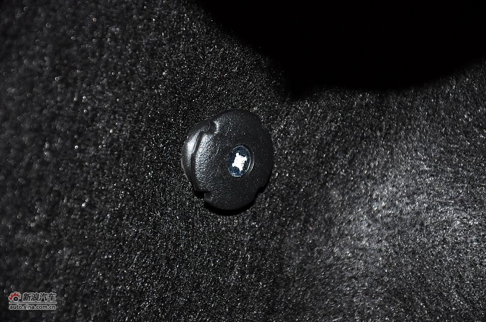 2012款悦翔三厢实拍