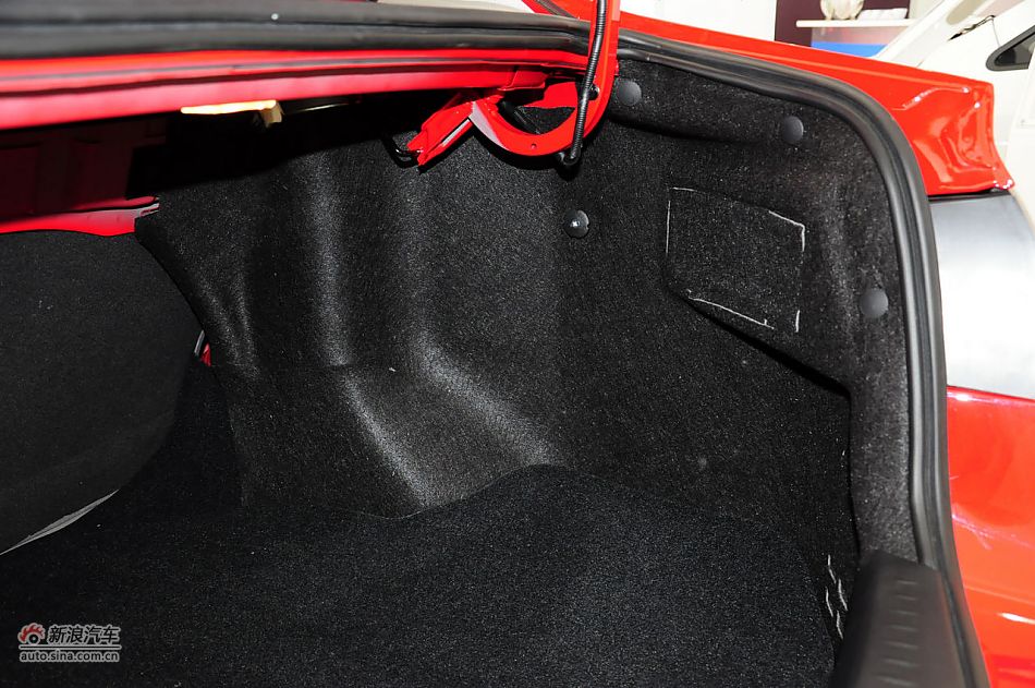 2012款悦翔三厢实拍