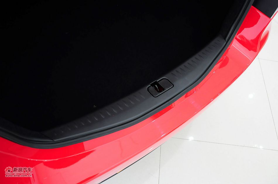 2012款悦翔三厢实拍