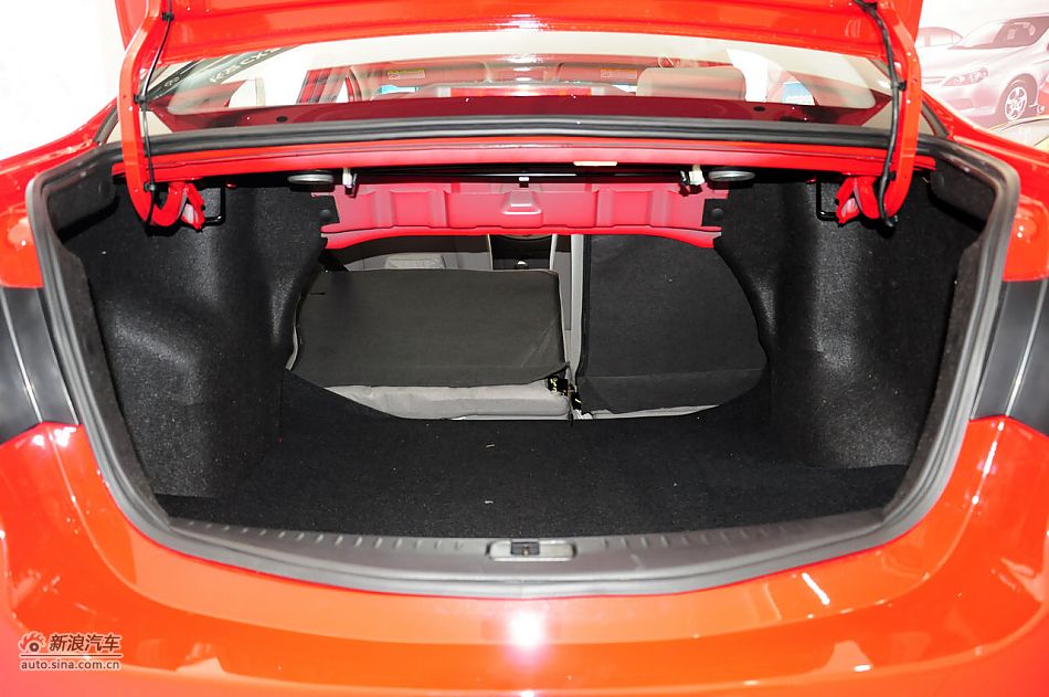 2012款悦翔三厢实拍