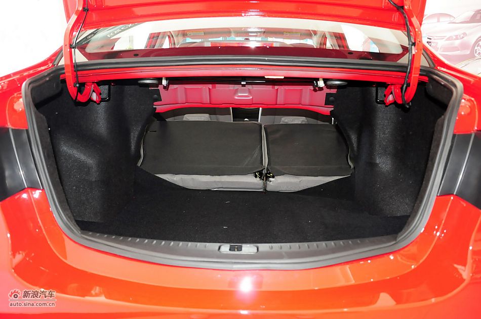 2012款悦翔三厢实拍