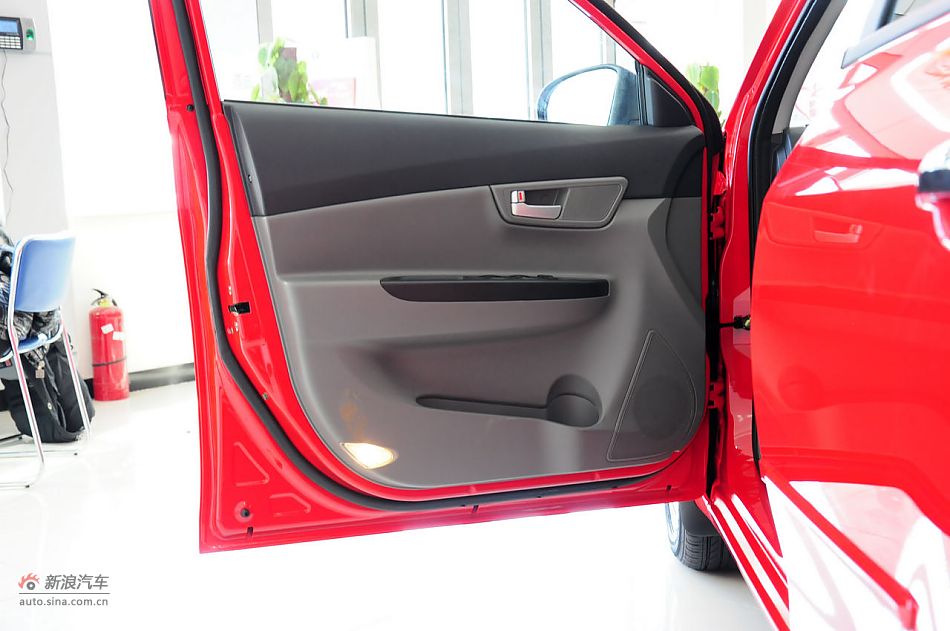 2012款悦翔三厢实拍