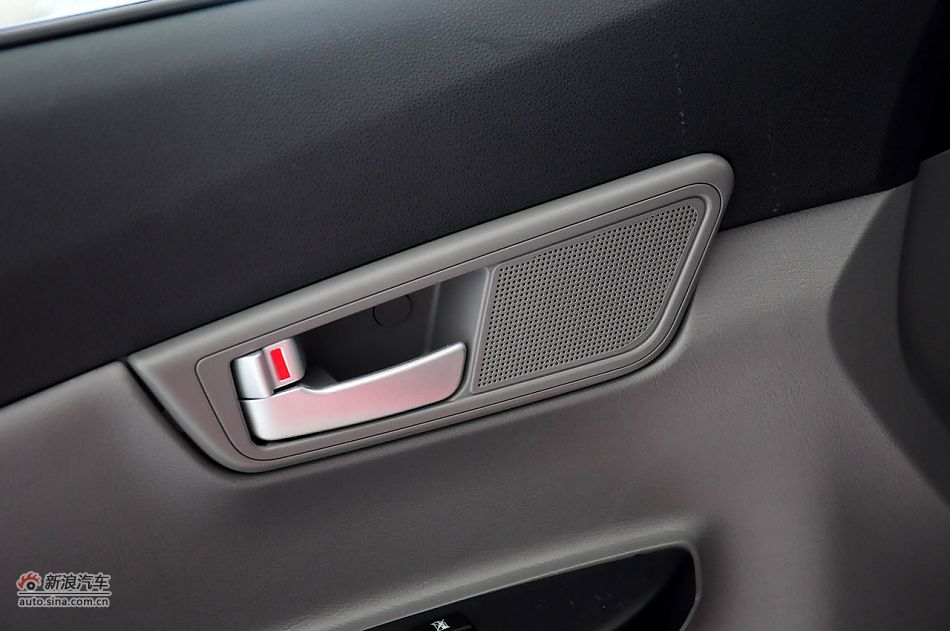 2012款悦翔三厢实拍