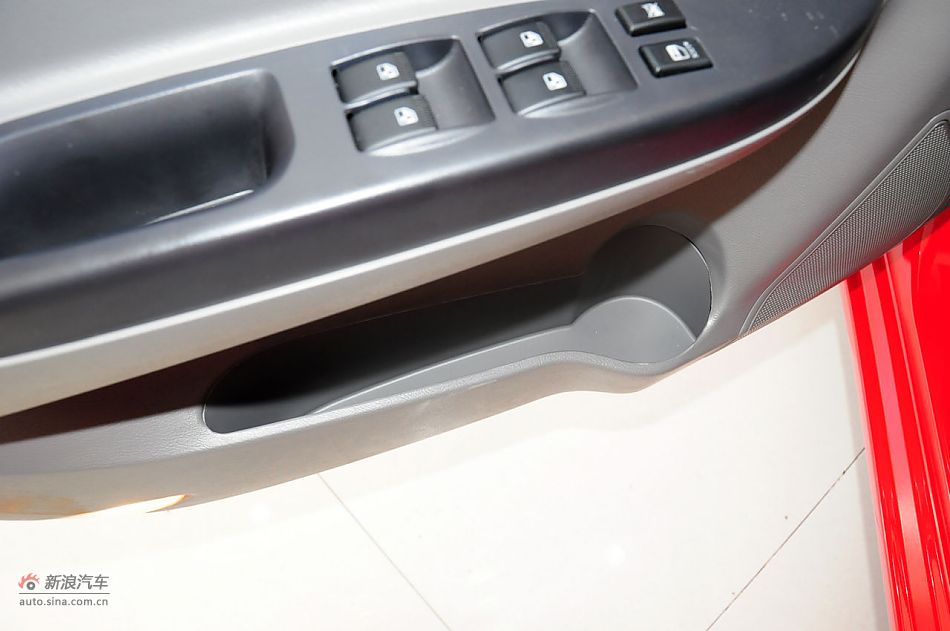 2012款悦翔三厢实拍