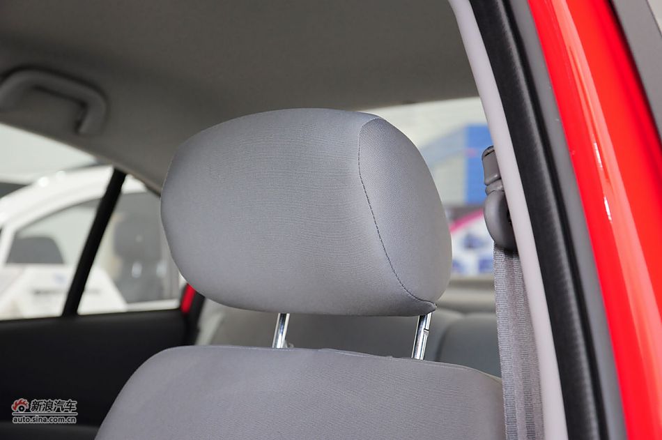 2012款悦翔三厢实拍