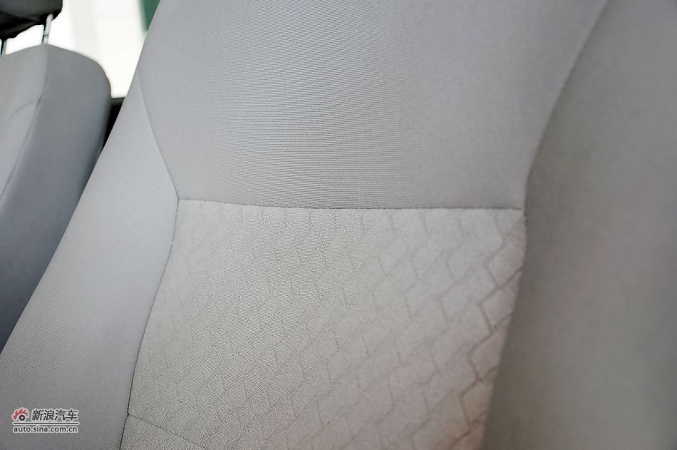 2012款悦翔三厢实拍