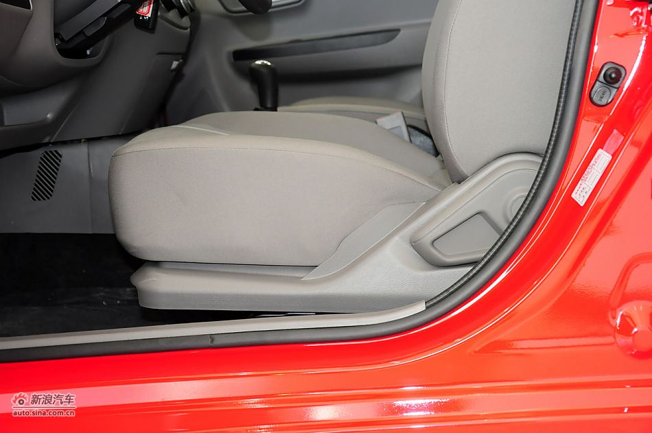 2012款悦翔三厢实拍