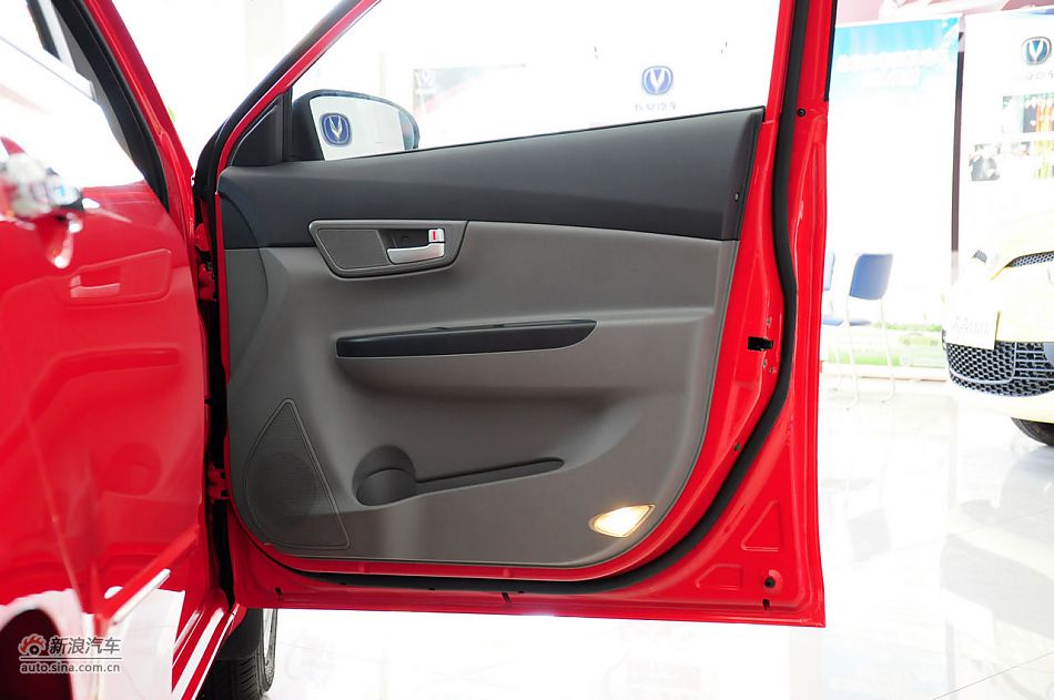 2012款悦翔三厢实拍