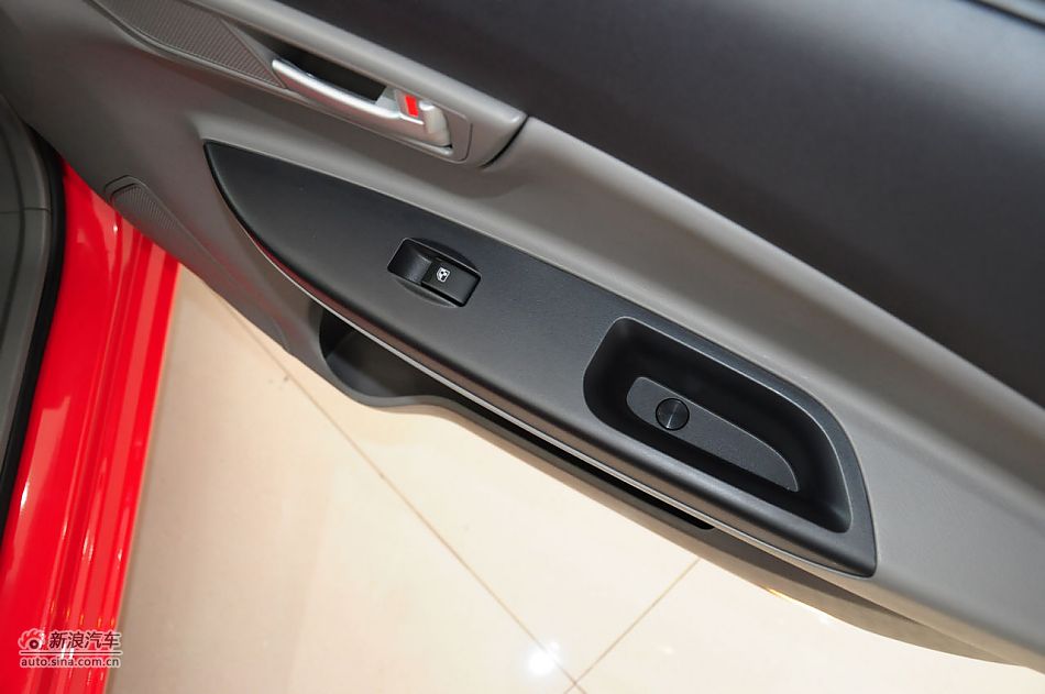 2012款悦翔三厢实拍