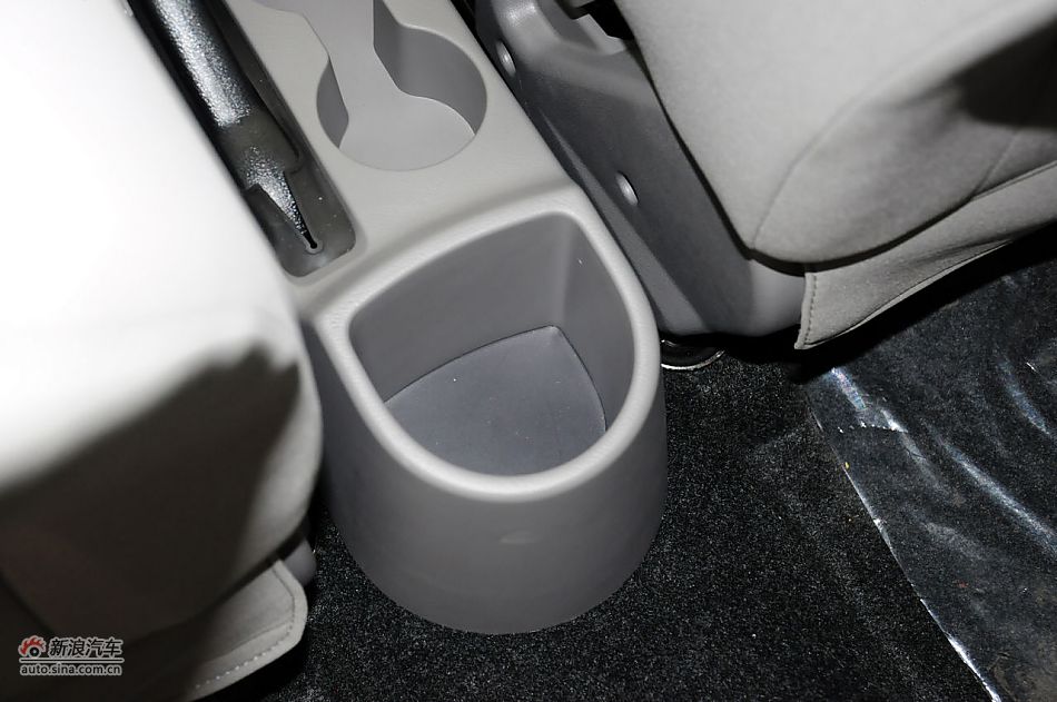 2012款悦翔三厢实拍