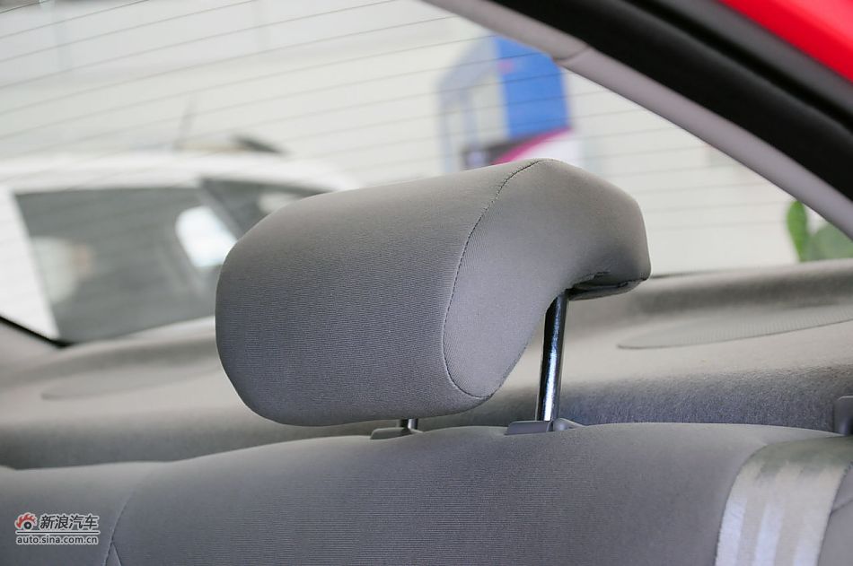 2012款悦翔三厢实拍