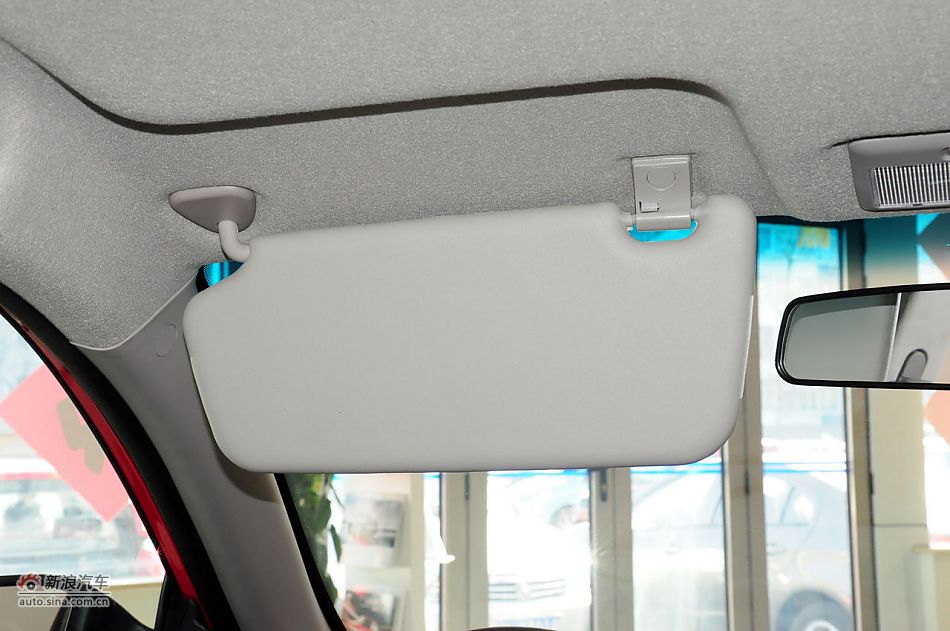 2012款悦翔三厢实拍