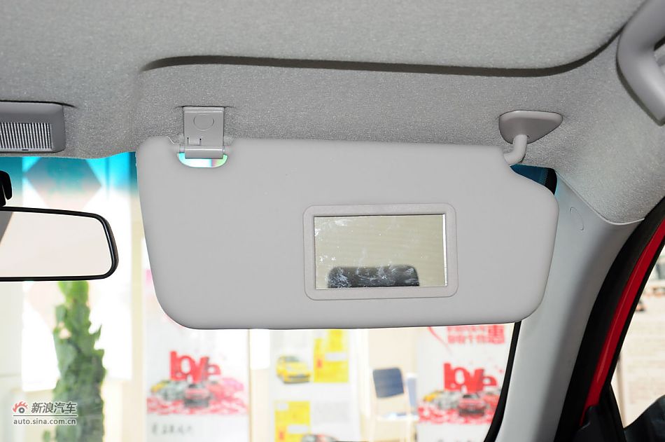 2012款悦翔三厢实拍