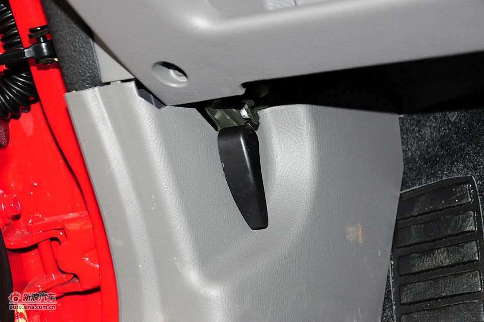 2012款悦翔三厢实拍