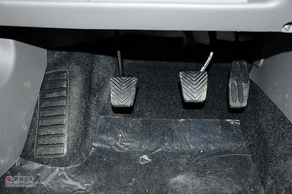 2012款悦翔三厢实拍