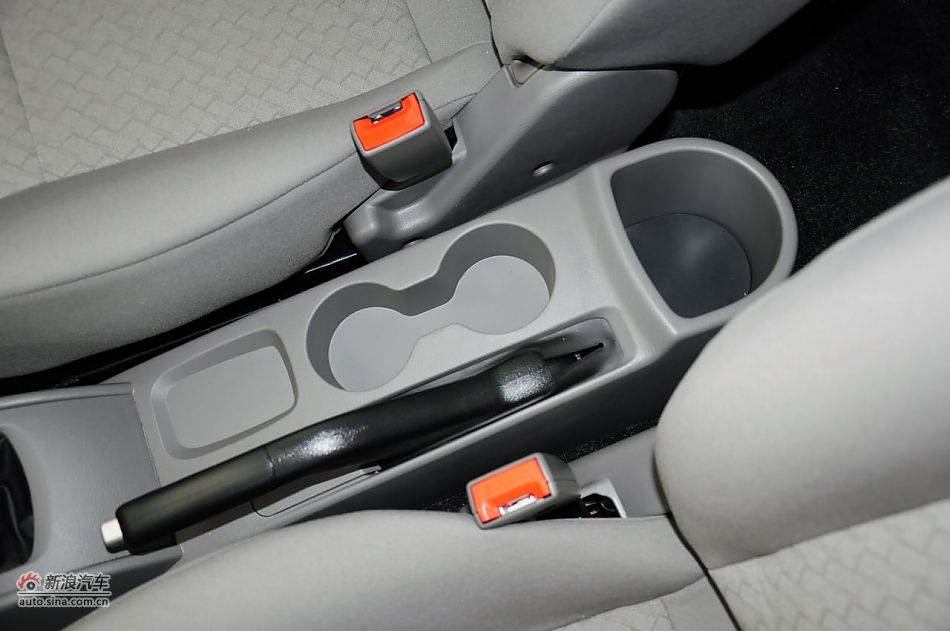 2012款悦翔三厢实拍