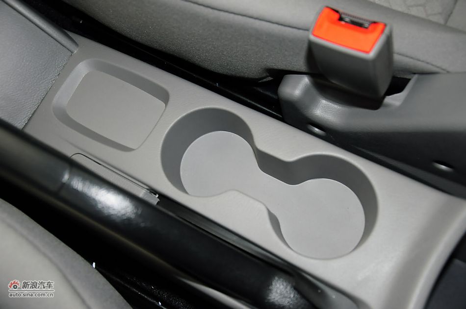 2012款悦翔三厢实拍