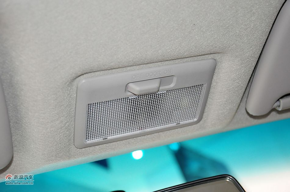 2012款悦翔三厢实拍