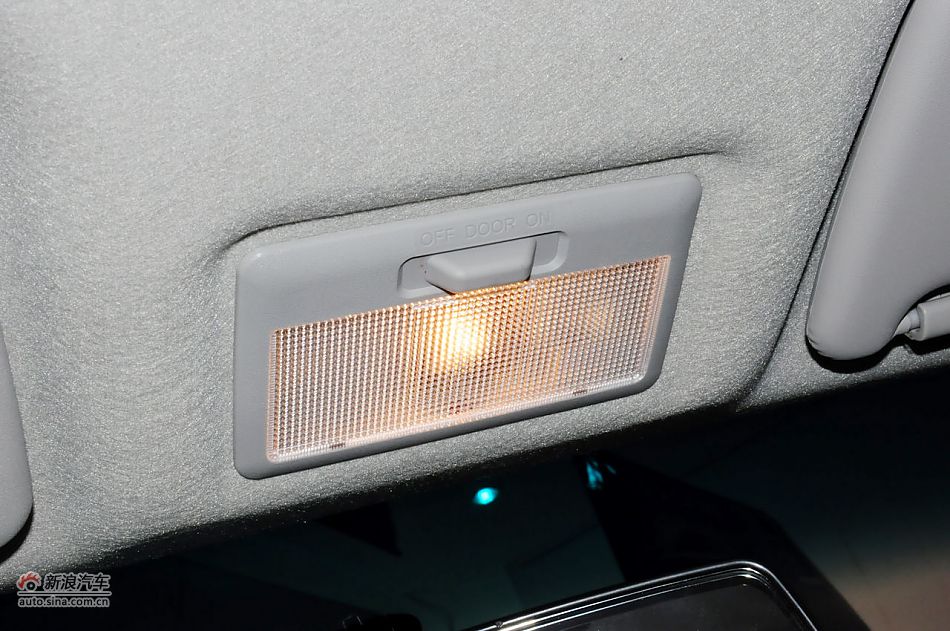 2012款悦翔三厢实拍