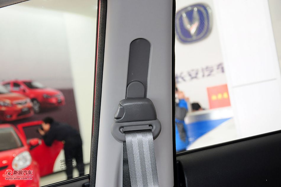 2012款悦翔三厢实拍