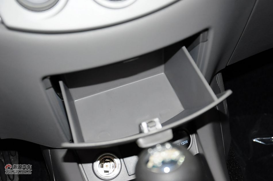 2012款悦翔三厢实拍