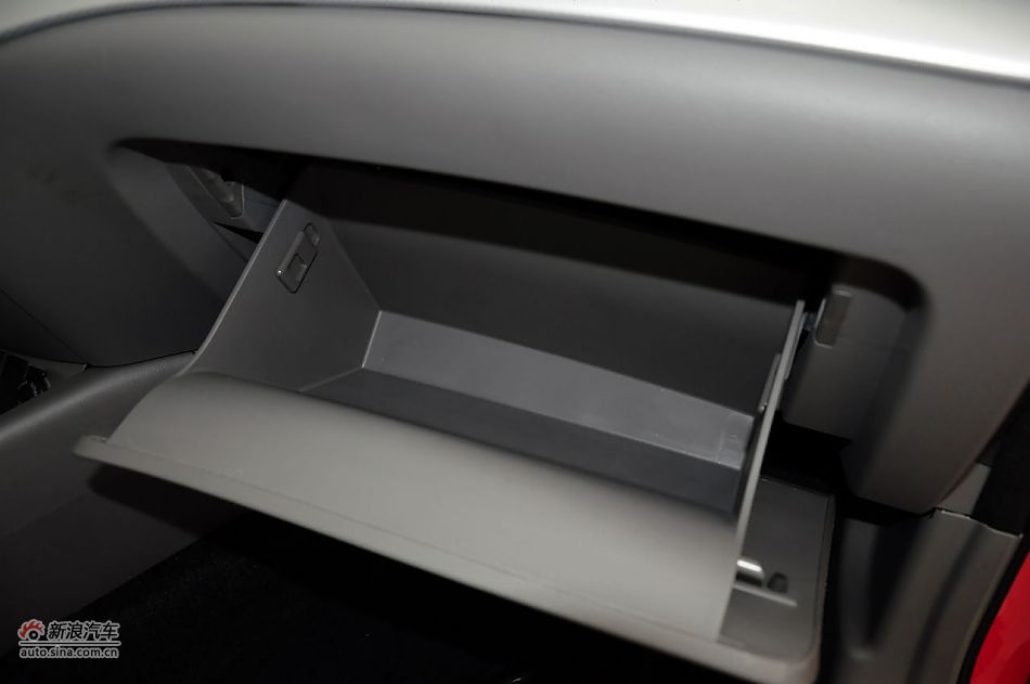 2012款悦翔三厢实拍