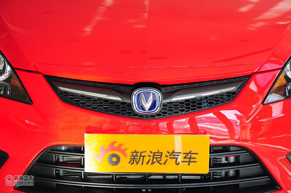 2012款悦翔三厢实拍