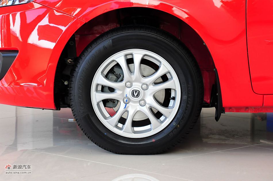 2012款悦翔三厢实拍