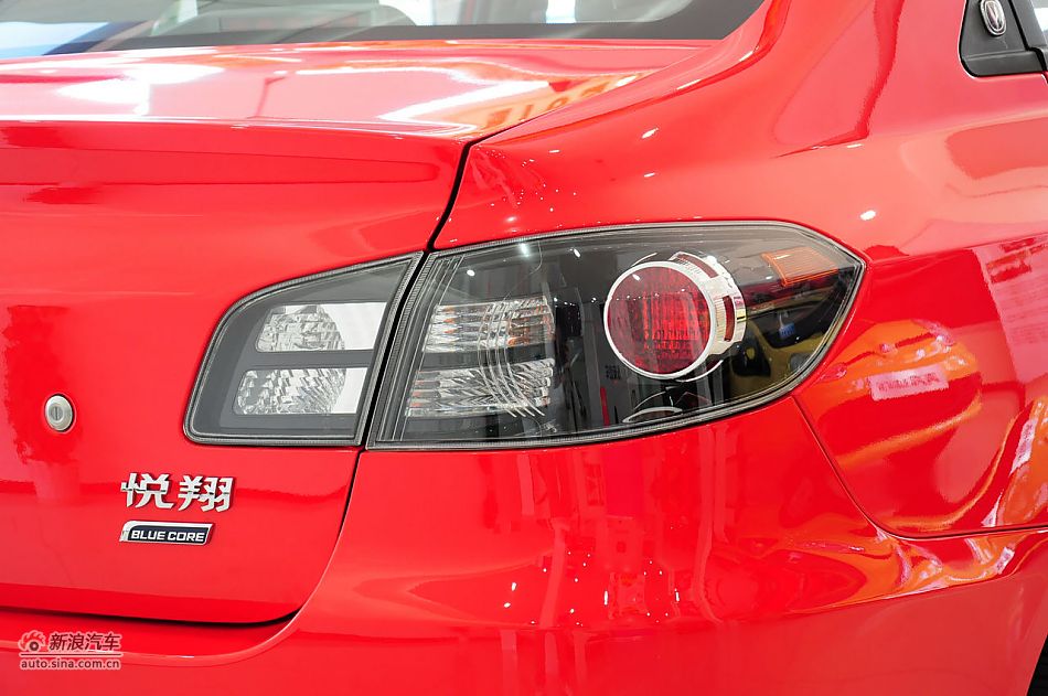 2012款悦翔三厢实拍