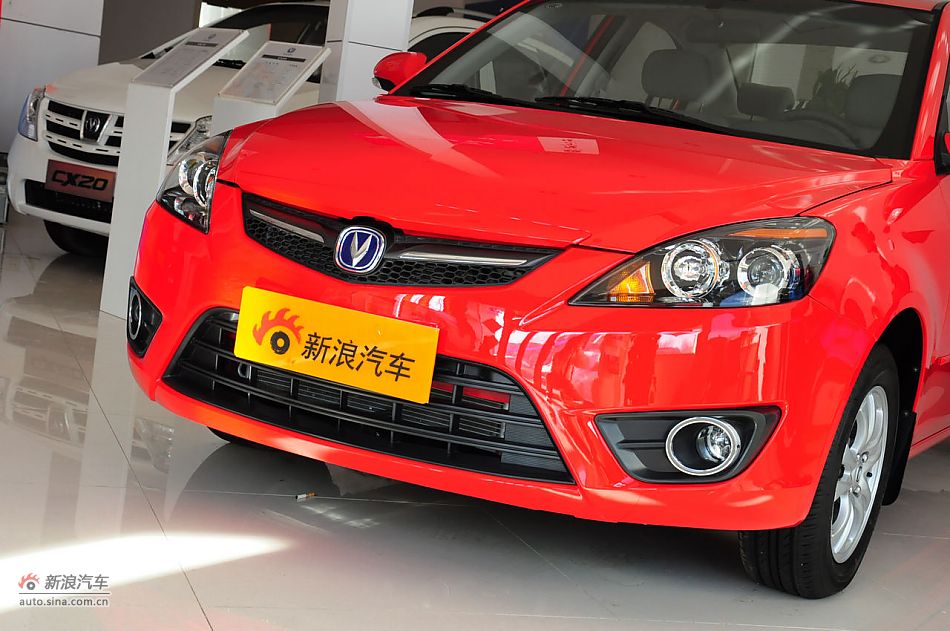 2012款悦翔三厢实拍