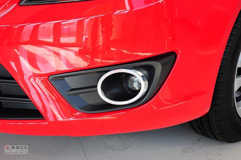 2012款悦翔三厢实拍