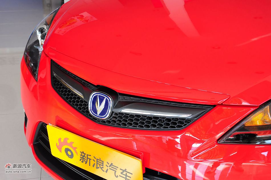 2012款悦翔三厢实拍