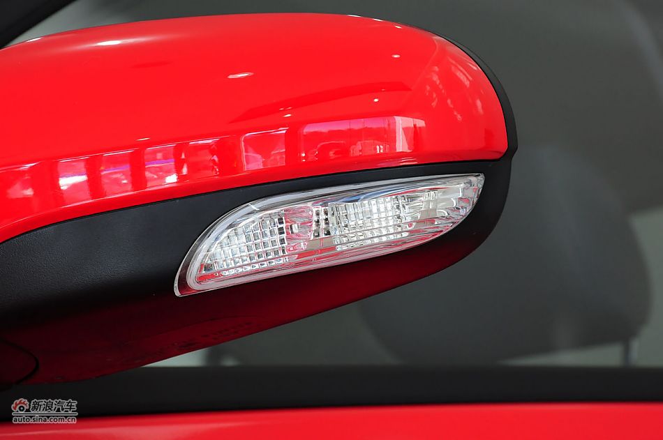 2012款悦翔三厢实拍