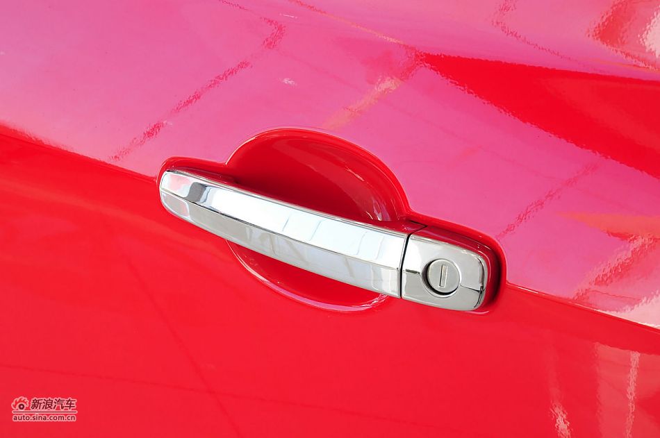 2012款悦翔三厢实拍