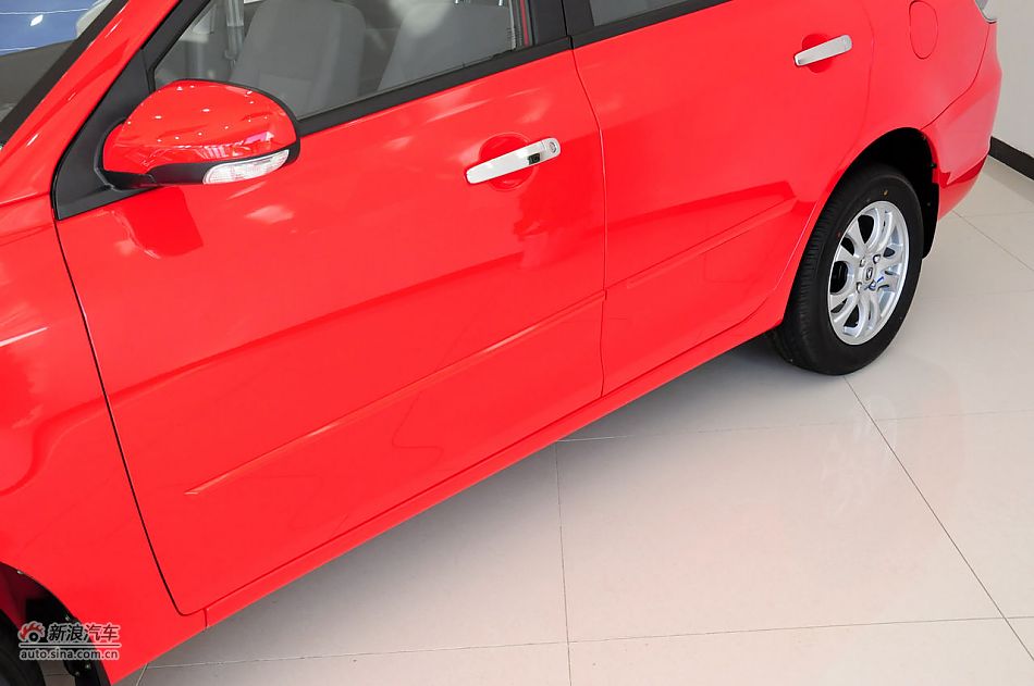 2012款悦翔三厢实拍