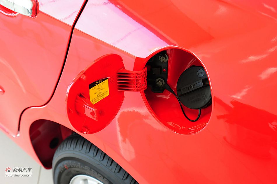 2012款悦翔三厢实拍