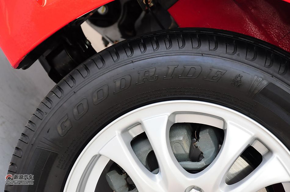 2012款悦翔三厢实拍