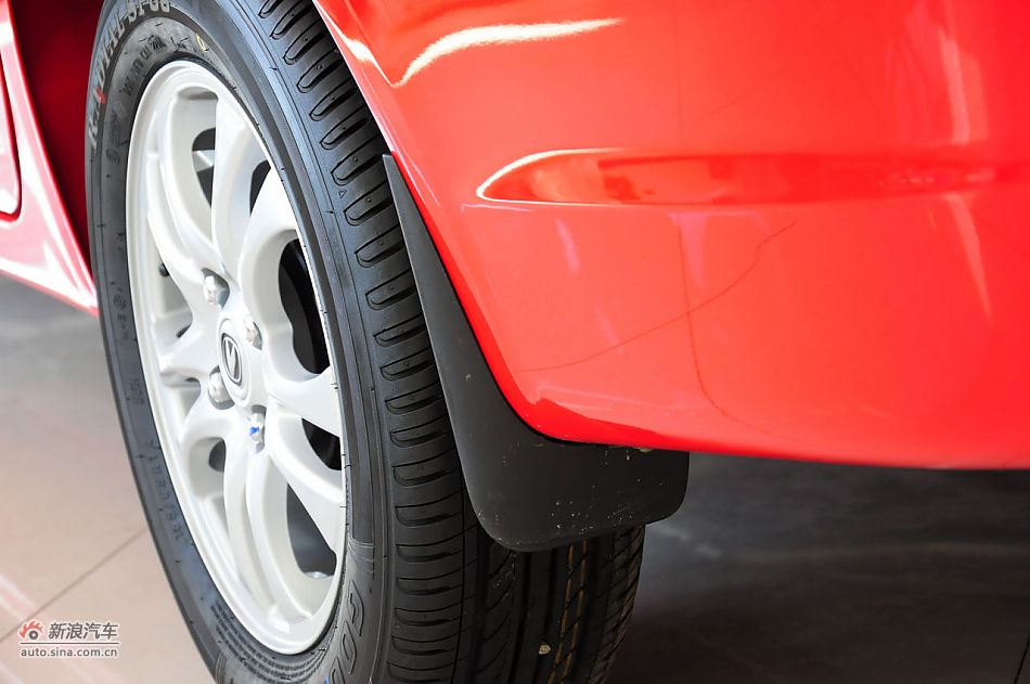 2012款悦翔三厢实拍