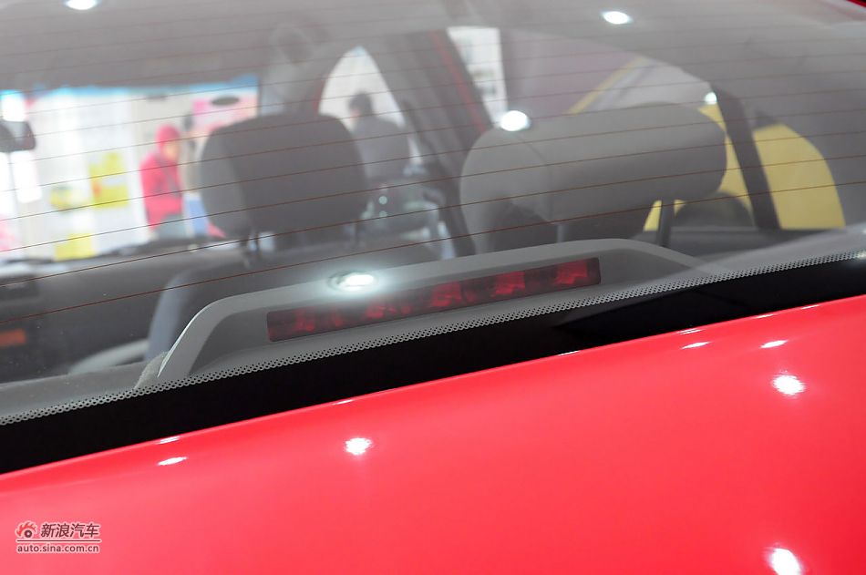 2012款悦翔三厢实拍