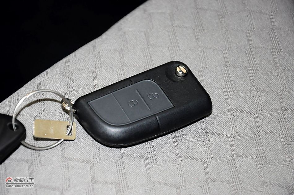 2012款悦翔三厢实拍