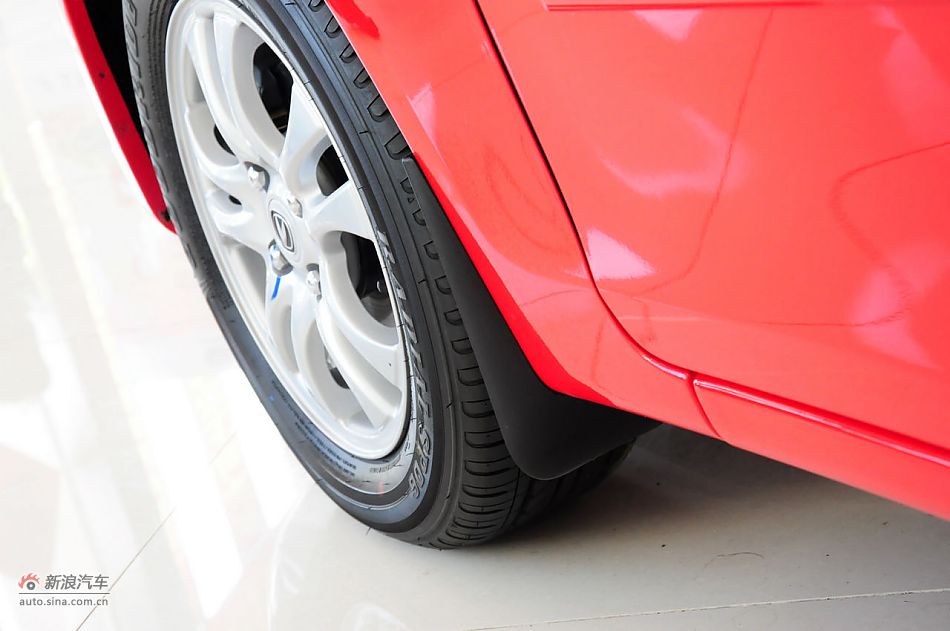 2012款悦翔三厢实拍