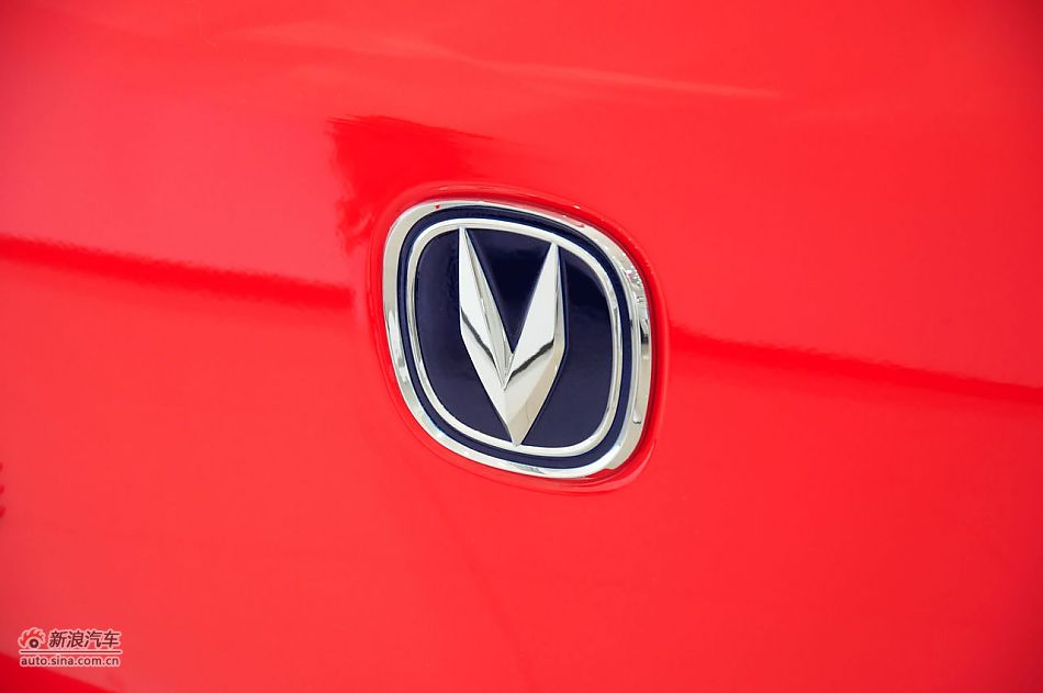 2012款悦翔三厢实拍