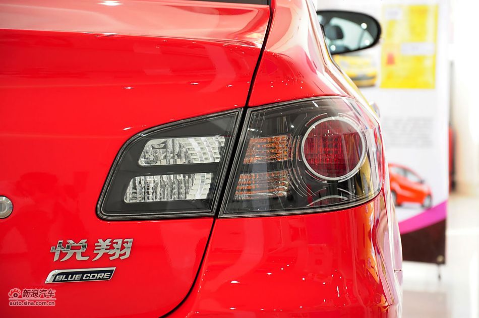 2012款悦翔三厢实拍