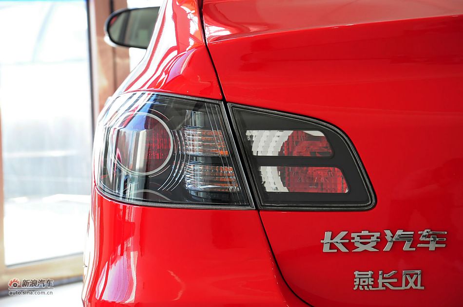 2012款悦翔三厢实拍