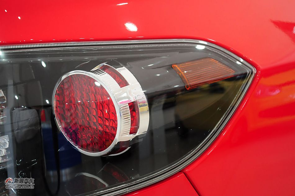 2012款悦翔三厢实拍