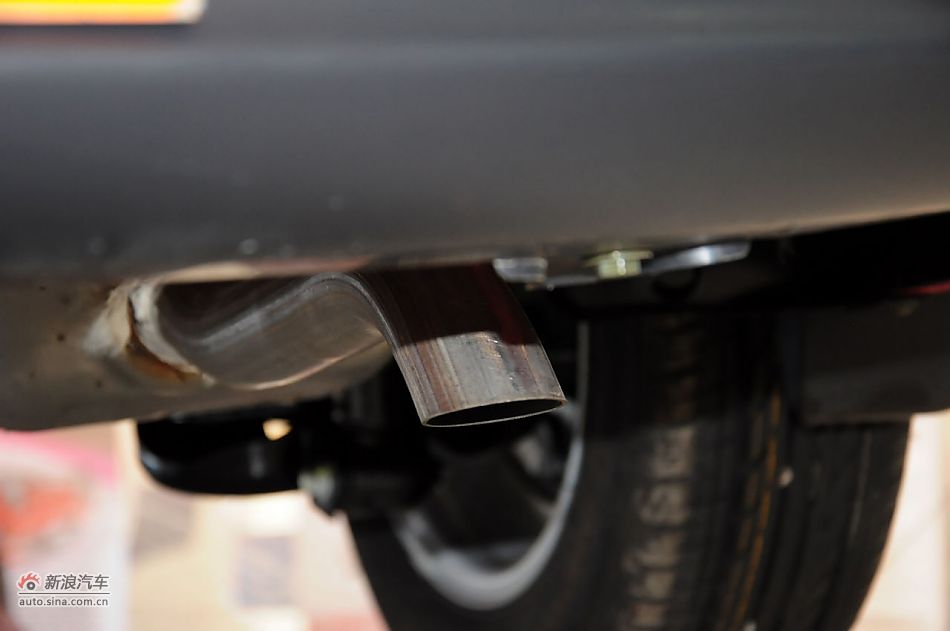 2012款悦翔三厢实拍