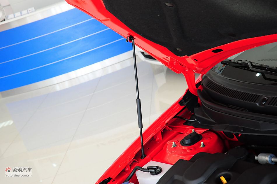 2012款悦翔三厢实拍