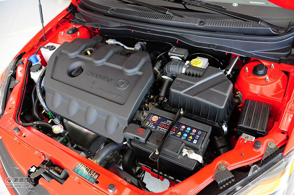 2012款悦翔三厢实拍