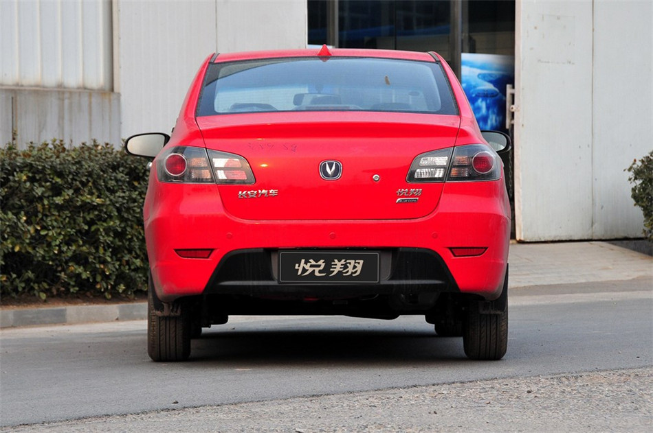 2012款三厢 1.5L 手动尊贵型 外观