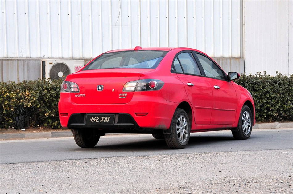 2012款三厢 1.5L 手动尊贵型 外观